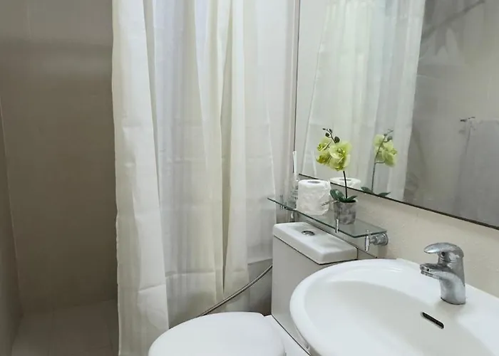 2- Bedroom In Metro - Azure Aparthotel