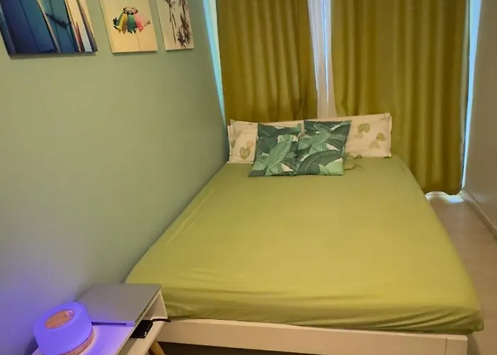2- Bedroom In Metro - Azure Aparthotel